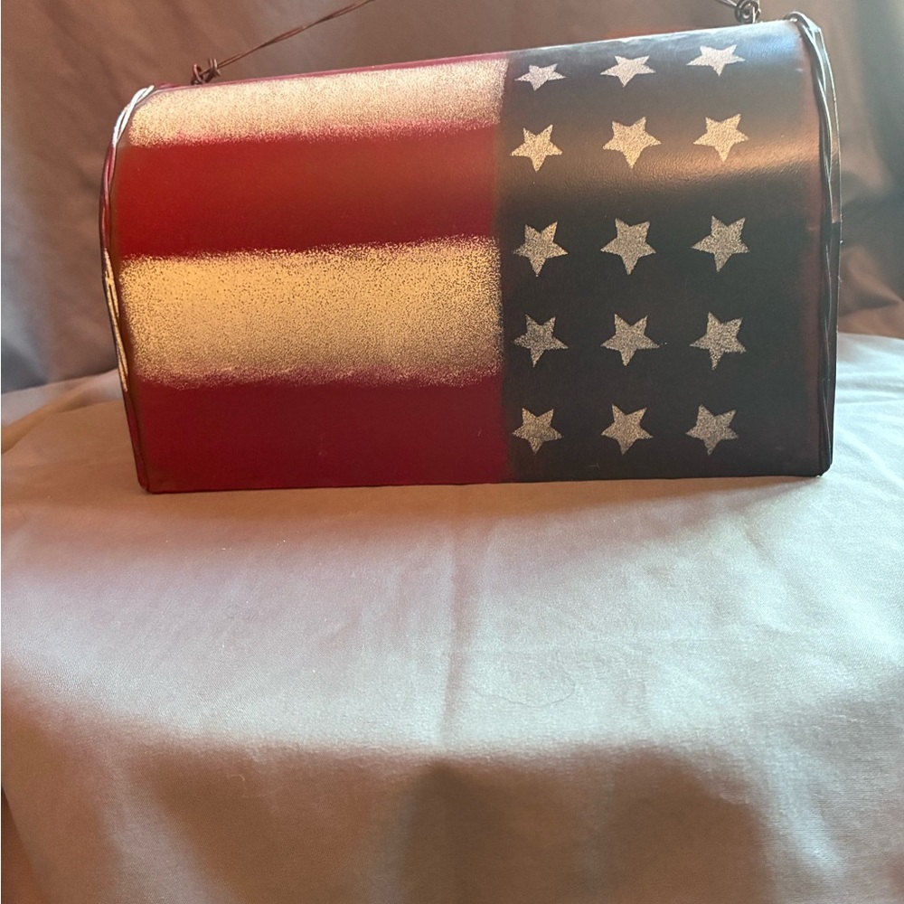 Patriotic 'I Love America' Decorative Mailbox Birdhouse - Red,White, lBlue - Picture 6 of 9